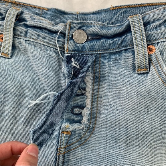 LEVIS Tiny Distressed Cutoffs Denim Shorts size 24 - Picture 4 of 7